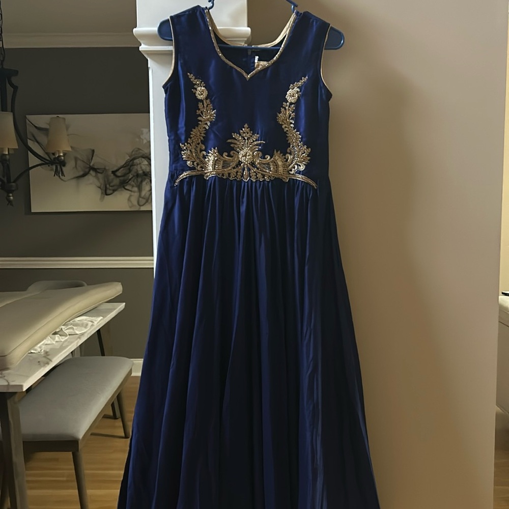 Navy blue girls gown size 32 Indian size.price negotiable